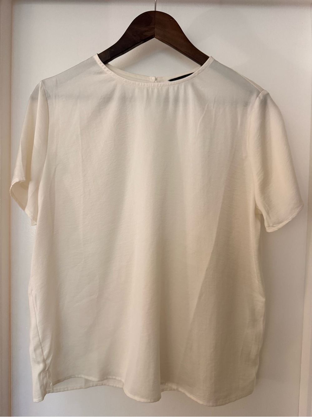 Women’s Cream Short-Sleeve Blouse